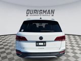 Used 2022 Volkswagen Taos SE w/ Panoramic Sunroof Package image 6