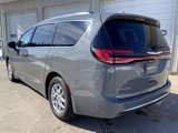 Used 2022 Chrysler Pacifica Touring-L image 5
