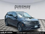 Used 2022 Volkswagen Tiguan SE image 2