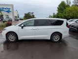 Used 2023 Chrysler Pacifica Touring-L image 2