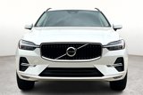Used 2022 Volvo XC60 B5 Momentum image 4