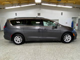 Used 2022 Chrysler Pacifica Touring-L image 5