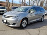 Used 2019 Chrysler Pacifica Touring-L image 3