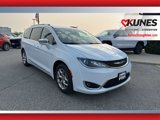 Used 2018 Chrysler Pacifica Limited image 2