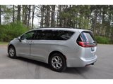 Used 2023 Chrysler Pacifica Limited w/ Uconnect Theater Family Group image 4