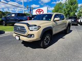 Used 2017 Toyota Tacoma TRD Off-Road image 2