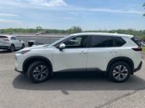 Used 2023 Nissan Rogue SV image 2