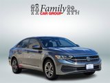 Used 2024 Volkswagen Jetta SE w/ Panoramic Sunroof Package image 2