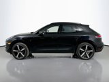 Certified 2024 Porsche Macan image 2