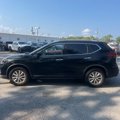 Used 2020 Nissan Rogue SV image 2