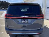 Used 2022 Chrysler Pacifica Touring-L image 6