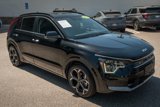 Used 2023 Kia Niro SX Touring image 3