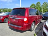 Used 2015 Chrysler Town & Country Touring image 2