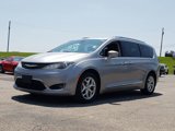 Used 2018 Chrysler Pacifica Touring-L w/ Tire & Wheel Group image 3