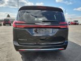 Used 2023 Chrysler Pacifica Touring-L image 6