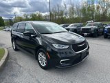 Used 2023 Chrysler Pacifica Touring-L image 4