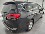 Used 2023 Chrysler Pacifica Touring-L image 4