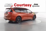 Used 2018 Chrysler Pacifica Touring Plus image 4