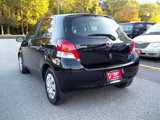 Used 2010 Toyota Yaris 4-Door Hatchback image 2