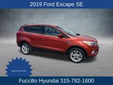 Used 2019 Ford Escape SE image 2