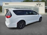 Used 2018 Chrysler Pacifica Limited image 4
