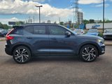 Used 2022 Volvo XC40 T5 R-Design w/ Advanced Package image 2