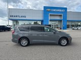 Used 2022 Chrysler Pacifica Touring-L image 6