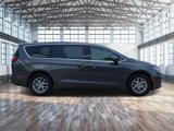 Used 2023 Chrysler Pacifica Touring-L image 3