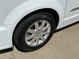 Used 2016 Chrysler Town & Country Touring image 4