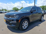 Certified 2022 Jeep Grand Cherokee Limited w/ Luxury Tech Group II image 3