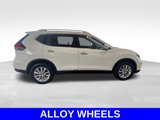 Used 2018 Nissan Rogue SV image 3