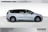 Used 2023 Chrysler Pacifica Touring-L image 4