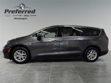 Used 2023 Chrysler Pacifica Touring-L image 2