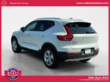 Used 2021 Volvo XC40 T4 Momentum image 4