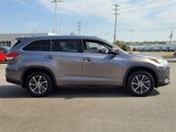 Used 2017 Toyota Highlander XLE image 2