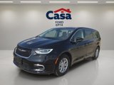 Used 2023 Chrysler Pacifica Touring-L image 5