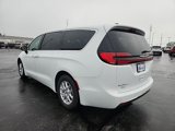 Used 2023 Chrysler Pacifica Touring-L image 2