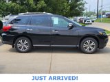 Used 2019 Nissan Pathfinder S image 2