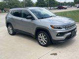 Used 2022 Jeep Compass Latitude image 2