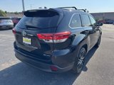 Used 2017 Toyota Highlander SE image 3
