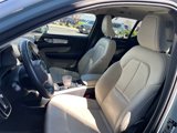 Used 2019 Volvo XC40 T5 Momentum image 3