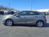 Used 2018 Chevrolet Cruze LT w/ Convenience Package image 2