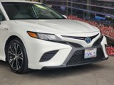 Used 2020 Toyota Camry SE image 2
