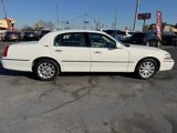 Used 2010 Lincoln Town Car Signature Limited image 2