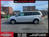 Used 2010 Chrysler Town & Country Touring image 5