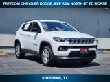 Used 2024 Jeep Compass Latitude image 2
