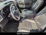 Used 2016 Toyota Highlander Limited image 4