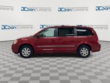Used 2010 Chrysler Town & Country Touring image 5