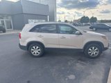 Used 2011 Kia Sorento LX w/ Convenience Pkg image 2