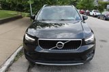 Used 2022 Volvo XC40 T5 Momentum image 2